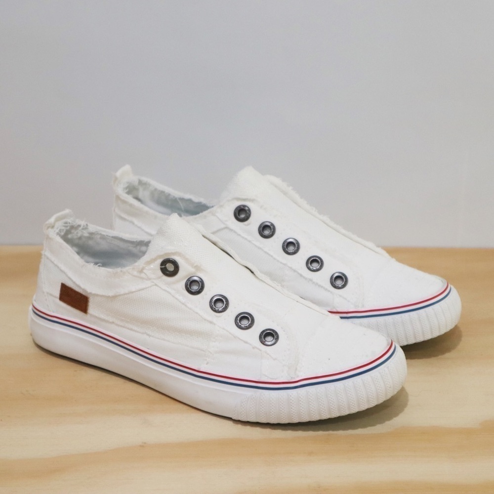 NWOT Blowfish Malibu Sneakers no laces White 7.5. NEVER WORN